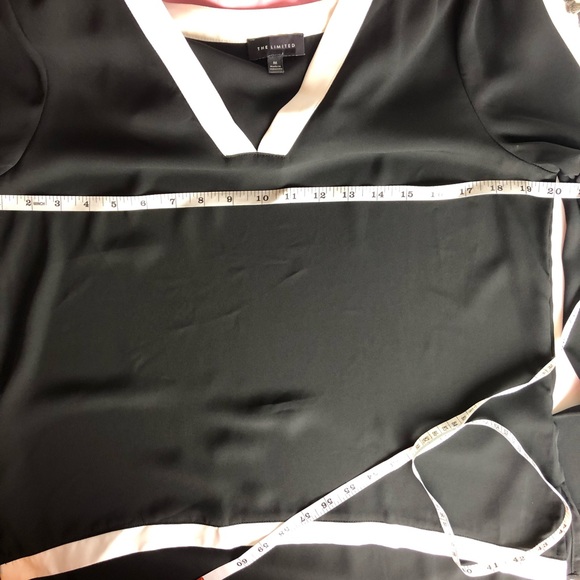 The limited black and white blouse size med - Picture 6 of 7